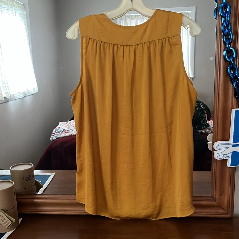 Cabi Radiance sleeveless blouse L - Picture 2 of 9